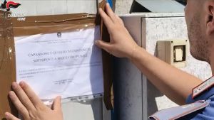 Carrozzeria abusiva nella periferia di Udine: sequestrato un capannone e auto per un milione di euro