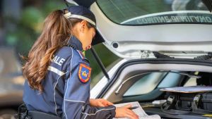 Senza patente dal 1999 e al volante di un veicolo già sotto sequestro: stangata per un automobilista