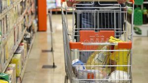 Fiyat baskısı tüketim ve ciroya vites küçülttü