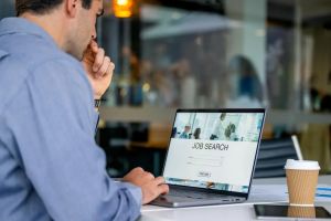 The Smart Way To Use AI To Job Hunt, According To Experts