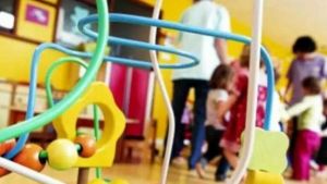 La confessione di un’ex collega, i baci choc ai bimbi e l’esposto di un genitore: così è partita l’indagine nell’asilo nido degli orrori di Muggiò