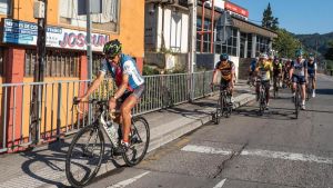 Juan José Sevillano, de 85 años, sube Pajares en bicicleta 