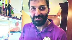 Serrande abbassate, ma anche no: «Aperti per chi non va in ferie»