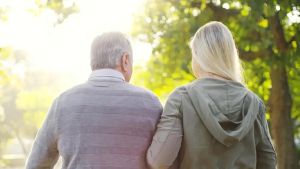 A 86 anni si sposa con una giovane donna, l’ufficiale civile blocca tutto