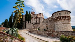 Un cordone di protezione per il Castello di Brescia: arriva la rete per proteggerlo dalle cadute dei massi