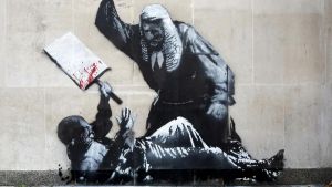 Banksy, ma quanto costi? Oltre 175mila euro spesi dal 2024 per proteggere le sue opere