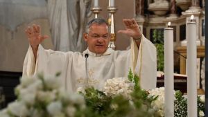 Prete chiude la chiesa: 