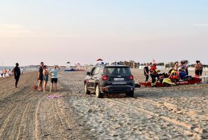 Lido Spina, ragazza accusa un malore in acqua, rianimata da due carabinieri