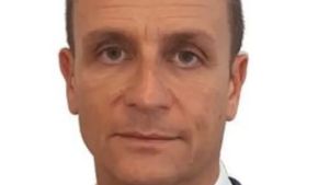 Scappa in auto dopo l’incidente ma il ferito memorizza la targa