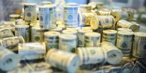 The Monetary Roots of Political Extremism