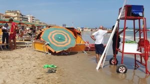Tragedia in mare a Torrette di Fano, muore un sessantenne di Perugia