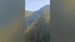 Miane, l'incendio al bosco Mont visto dall'elicottero della Protezione civile