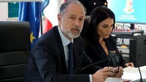 Ubriachi e violenti scatenano risse in tre bar: scattano 8 Daspo