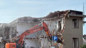 Demolita l'ex casa di riposo dell'ospedale di San Daniele: al suo posto arriva un nuovo parcheggio