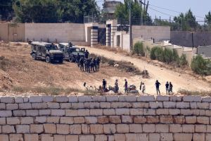IDF fails to remove settler extremists besieging Palestinian home in West Bank