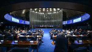 Fascismo não elegerá senadores suficientes para atacar democracia