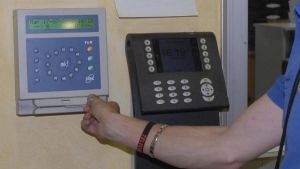 Furbetti del cartellino, perché il tribunale non ha dato ragione alla lavoratrice fiorentina. Dai richiami alle multe, ecco come funziona