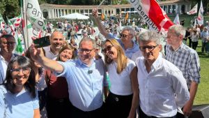 Il consigliere regionale dem Manildo: «Costruire una vera alternativa, non solo opposizione»