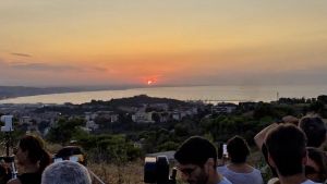 Tutti pazzi per l’eclissi, il tramonto è indimenticabile. Appassionati, famiglie e curiosi all’osservatorio