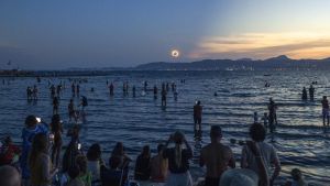 El Sol acrobático eclipsa al primitivo ser humano