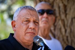 Eisenkot vows ‘no compromise’ on IDF draft law, including for Haredim, if elected PM