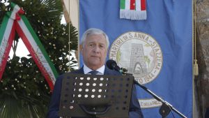 Un vicepremier a Sant’Anna, Tajani alla commemorazione di Stazzema. Prima volta per il governo Meloni