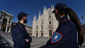 Milano, controlli rafforzati in città e nelle stazioni per Ferragosto e dopo gli spari al Gratosoglio resta il presidio mobile