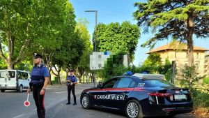 Caccia all’uomo a Borgo Panigale: braccato in un garage in via Nani