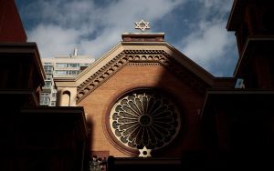 ‘Important new chapter’: NYC’s Park East Synagogue partners with local Chabad