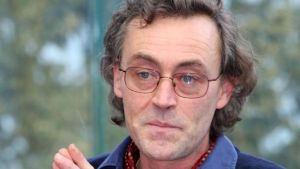Alinghieri intervista Vitali. Con ’Il piede nella fossa’