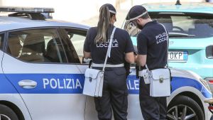 Polizia locale, agenti a rischio: “Cittadini più aggressivi”. Scattano i corsi di autodifesa