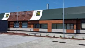 McDonald’s scalda i motori: inaugurazione a settembre. “Darà lavoro a decine di persone”