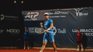 Internazionali tennis Todi Travaglia si ritira, Cecchinato avanza. Passaro, successo all’esordio. Oggi sfida Oriol Roca Batalla