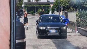 Operai presi a sprangate, cantiere presidiato dalla polizia locale