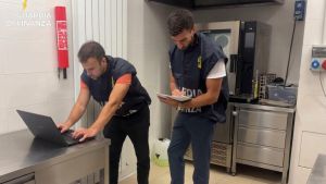 Lavoro nero, oltre 50 abusivi scoperti nel Varesotto: 16 attività rischiano la sospensione