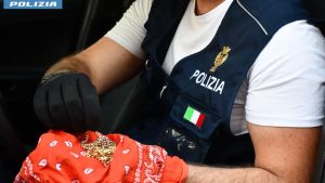 Belluno, la polizia arresta quattro finti carabinieri: 4 etti di oro sottratti a un anziano col solito raggiro