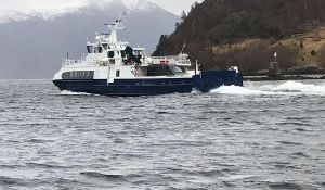 Bilen ble med ferja, men Tove sto igjen på kaia