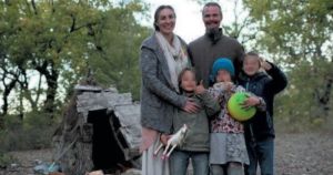 Famiglia del bosco, Leone prega per loro