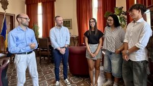 Il gesto eroico di Nicole, Sophy e Denis: hanno salvato la vita a una turista che stava annegando