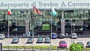 Powerbank si surriscalda sull’aereo, intervengono i vigili del fuoco