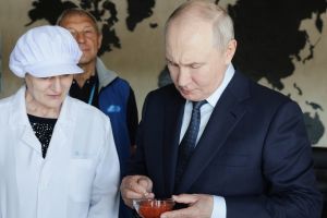Гарпуны, багры, рыбы-гиганты: Путина пригласили на рыбалку за трофейным палтусом