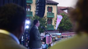 Adrián Barbón, presidente del Principal y pregonero en Laviana: 