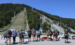 (Reportaža) Po prenovi velikanke še poglobitev letalnice