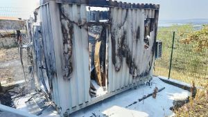 Incendio a Passignano. Un rogo devasta l’antenna. L’ombra del sabotatore seriale