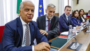 Piantedosi tira dritto su Schengen: “Riapriremo solo a rischio finito”