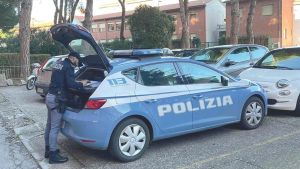 Livorno, casa svaligiata mentre la proprietaria è in vacanza: preziosi e argento rubati grazie a una chiave universale