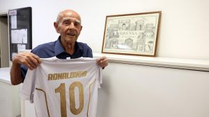 Virgilio Fogli, 96 anni, è il più longevo giocatore del Ravenna: “Ero bomber e ballerino. Spero che il club torni in alto, ora c’è Ronaldinho...”