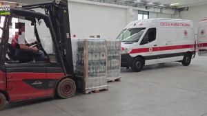 Donati alla Croce Rossa e alla Protezione civile i beni sequestrati nella fabbrica di sigarette a Spilimbergo
