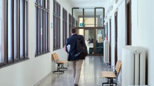 Pagato per i lavori edili, non li finisce e poi denuncia il cliente per stalking