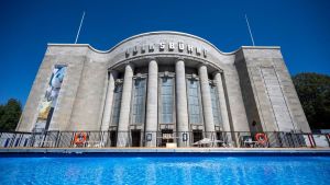 Rassistische Drohungen: Volksbühne sagt Veranstaltung ab